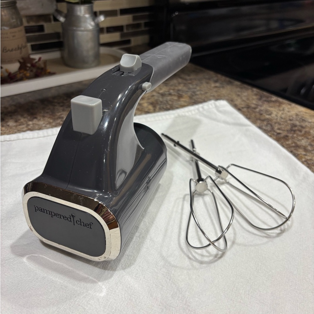 The Pampered Chef- **Replacement** Flex+ Hand Mixer Attachment w/beaters - Picture 3 of 12